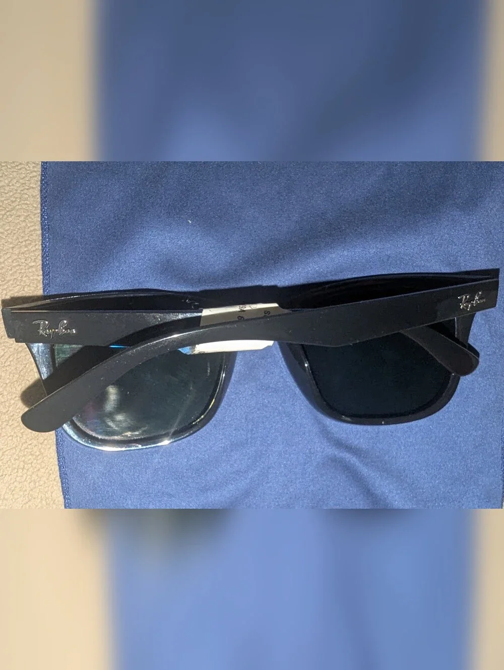 Ray-Ban Classic Wayfarer Sunglasses in Black